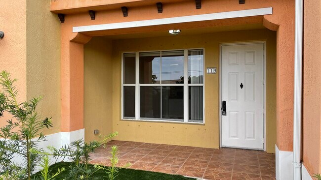 Foto del edificio - 3569 Forest Hill Blvd