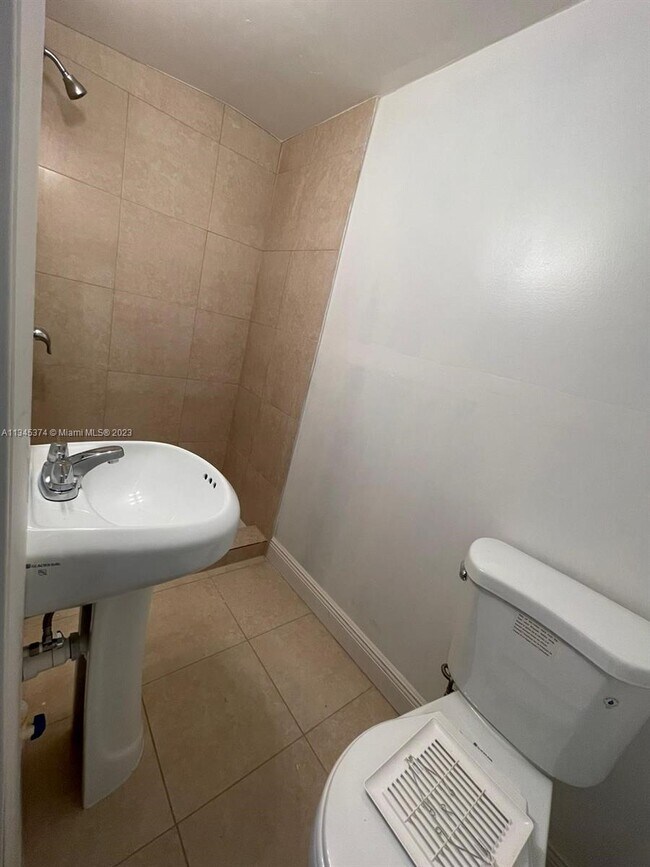 Foto del edificio - 633 NW 15th Ave