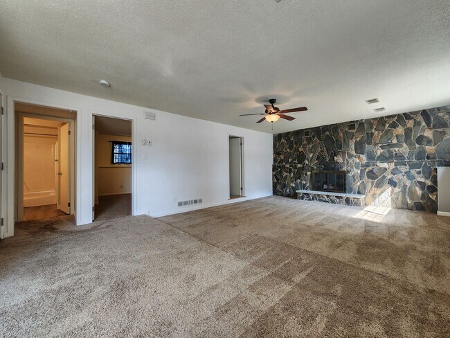 Foto del edificio - 2 Bed 1 Bath Duplex