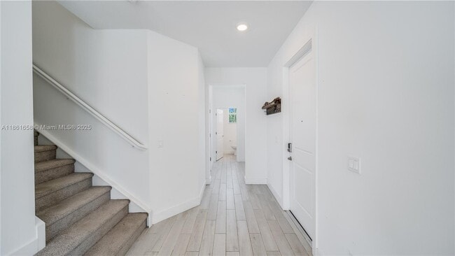 Building Photo - 241 Preserve Trl N