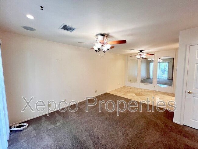 Building Photo - 420 N Villa Ct