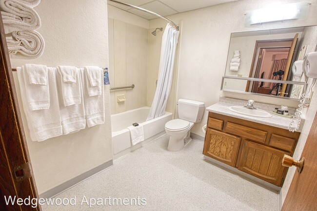 Building Photo - 405 Wedgewood Dr