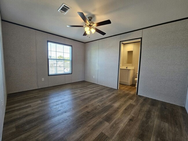 Foto del edificio - 519 Suwanee Dr