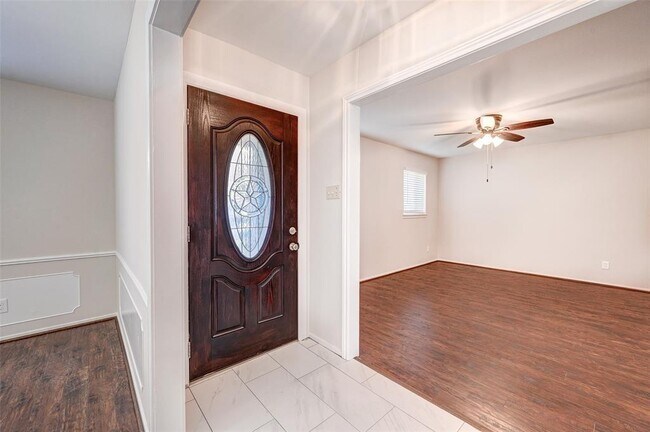 Foto del edificio - 10607 Wickersham Ln