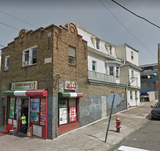 Primary Photo - 108 Oak St