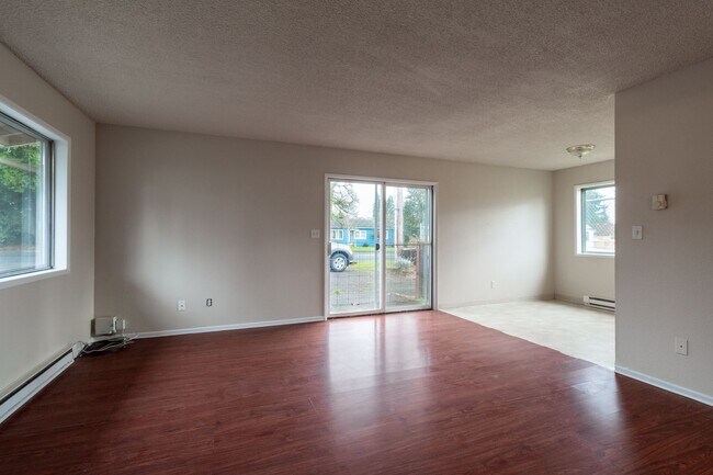 Foto del edificio - Charming 3 bedroom 1 bath duplex -Washouga...