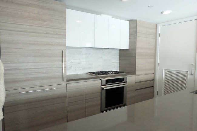 Foto del edificio - Modern Luxury Condo at Arden