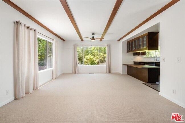 Foto del edificio - 1528 Rising Glen Rd