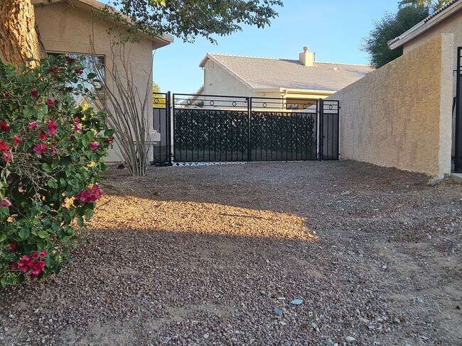 Building Photo - Fort Mohave!! 3 bedroom 2 bathroom in Fairway Estates.