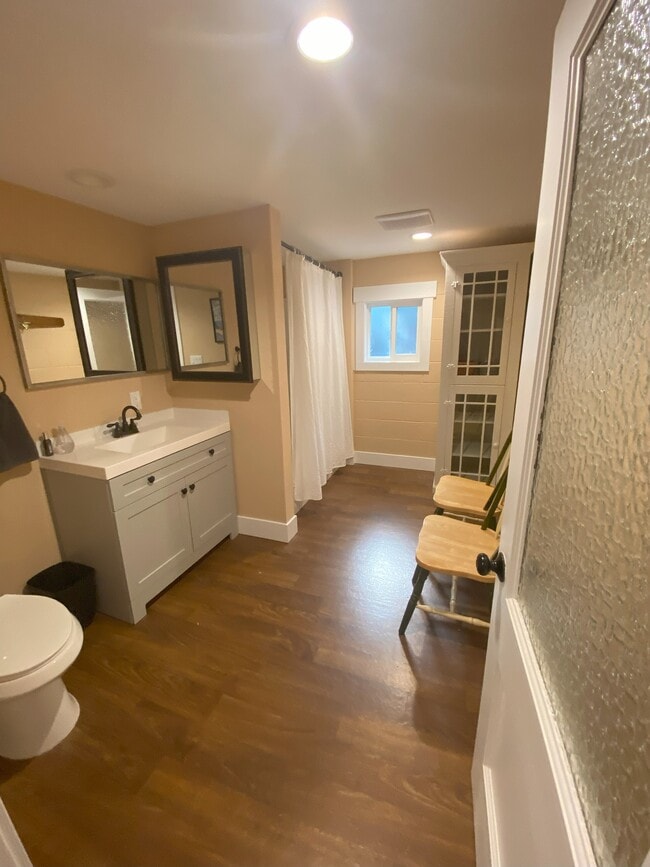 Building Photo - 12705 S Lakeshore Rd