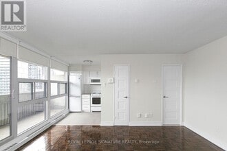 Building Photo - 33 Isabella St