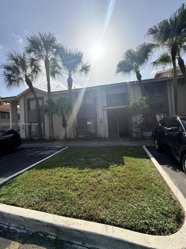 Foto del edificio - 3228 Coral Lake Dr