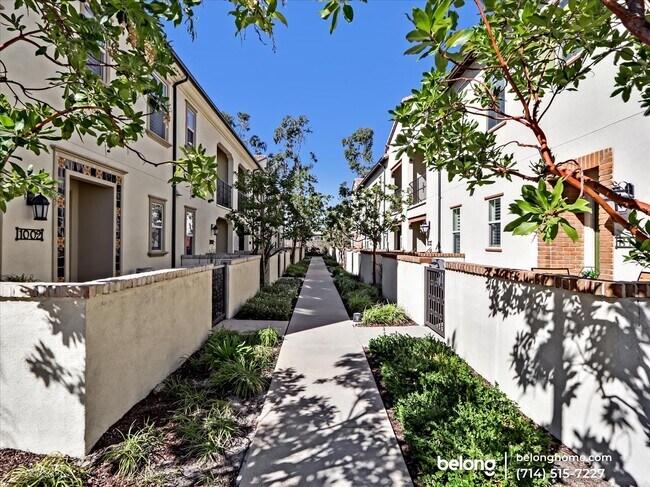 Building Photo - 1003 El Paseo