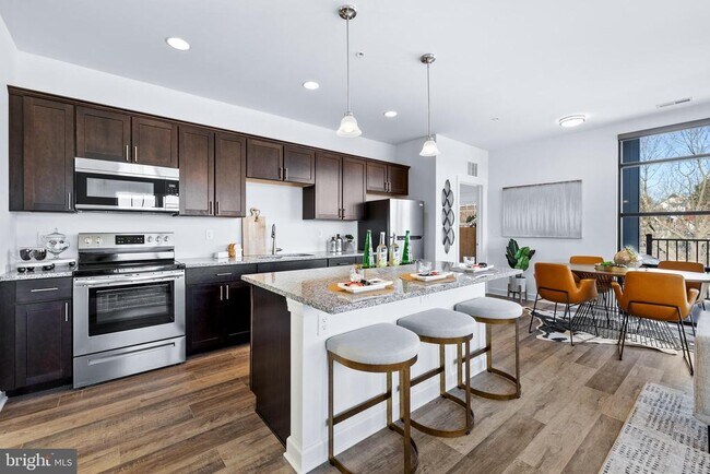 Foto del edificio - 170 Cambridge Blvd