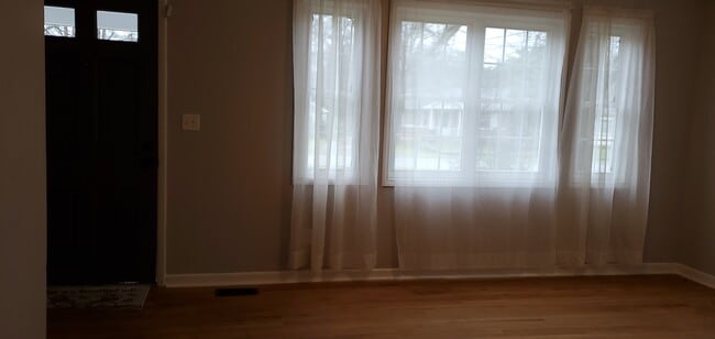 livingbroom2 - 2216 Bandler Rd