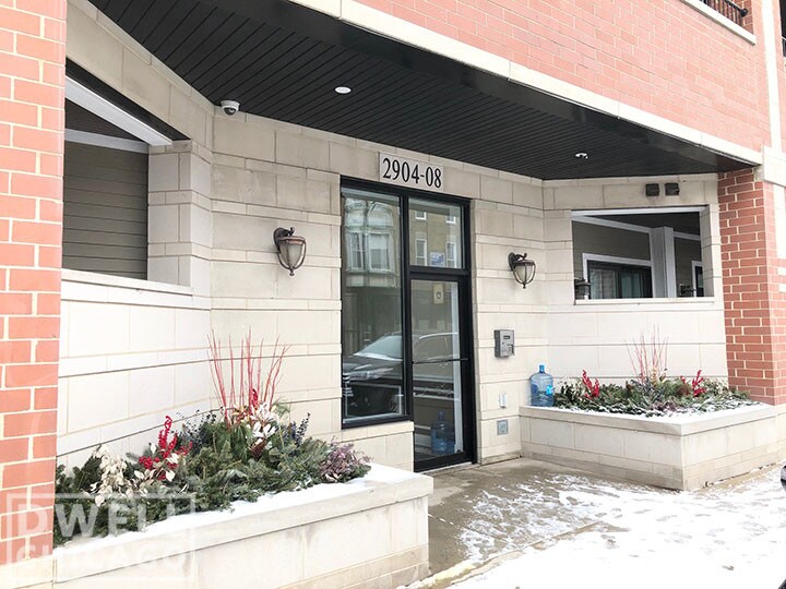 Foto principal - 2914 W Belmont Ave