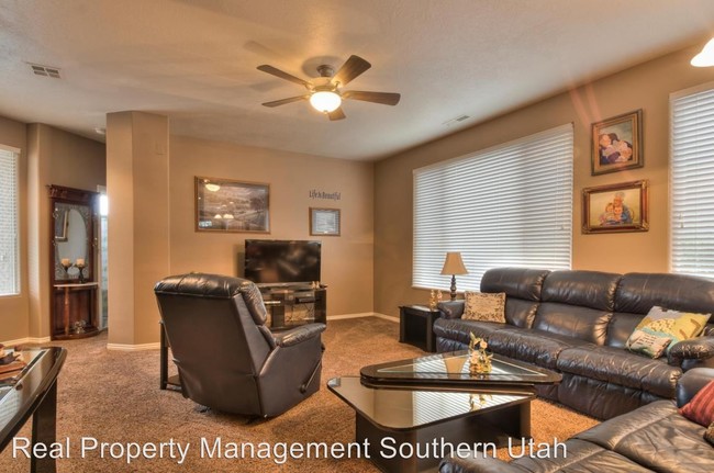 Foto del edificio - 3714 E Canyon Crest Ave