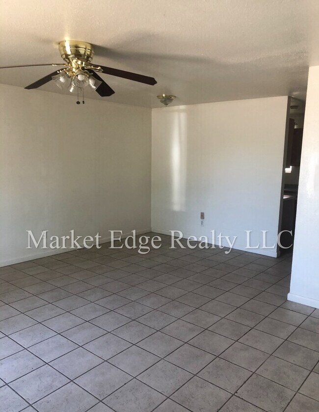 Foto del edificio - 5015 W MacKenzie Dr