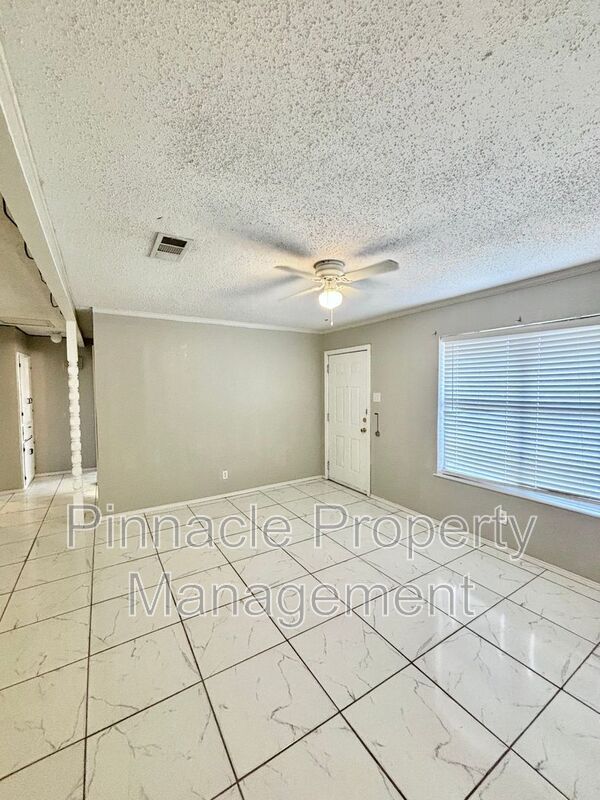 Foto del edificio - 1102 E 23rd St