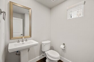 Building Photo - 5725 Darling St