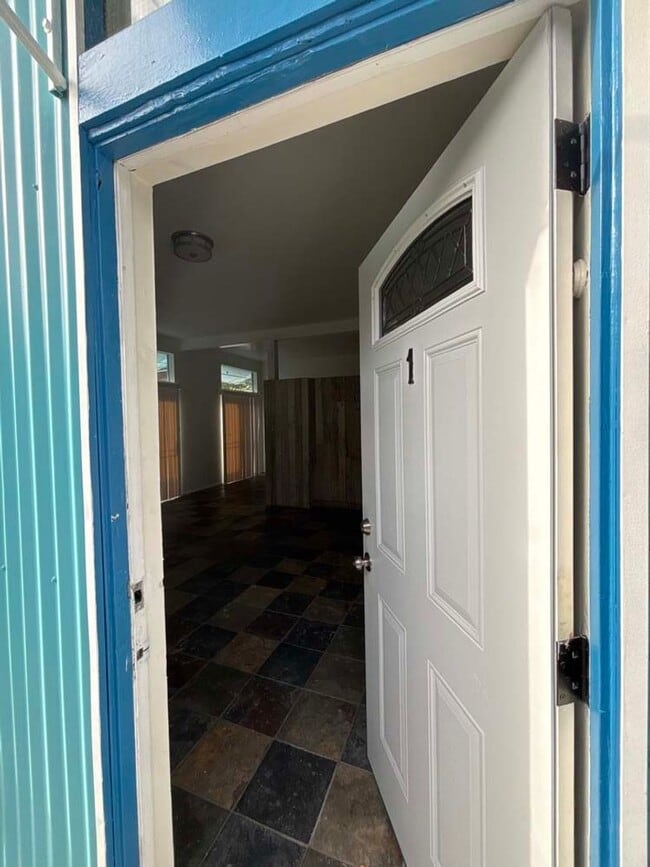 Foto del edificio - 915 Broadway St