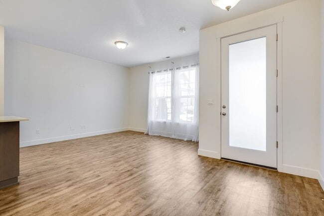 Building Photo - Beautiful 3 bed, 3 bath rental home in Reed's Crossing Neighborhood!