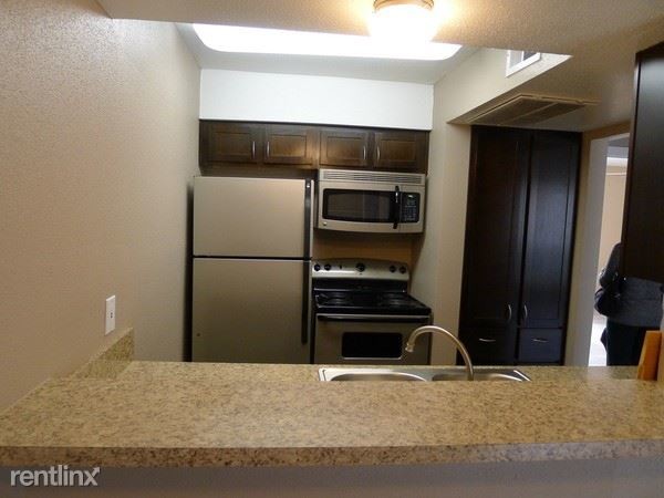Building Photo - 10500 Holly Springs Dr