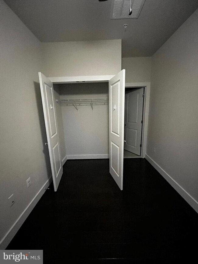 Foto del edificio - 4815 Garden View Ln