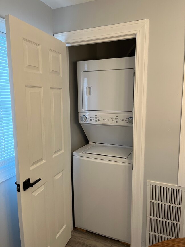 Foto del edificio - 2 New York Ave