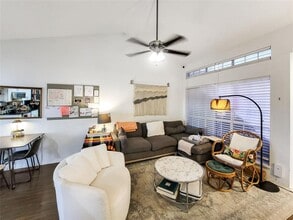 Building Photo - 1015 E Yager Ln