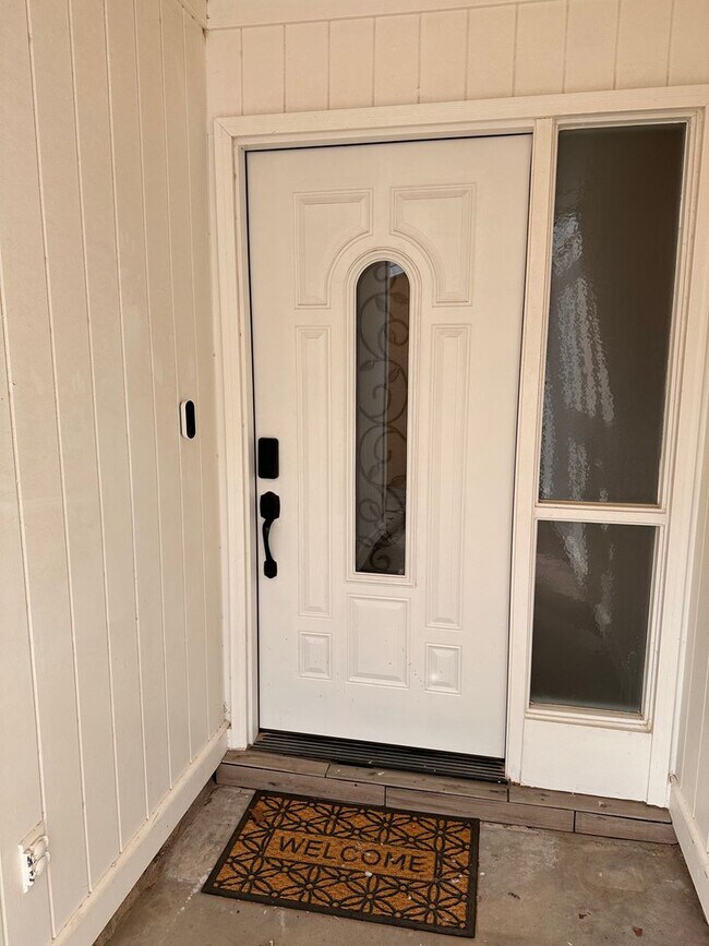 Foto del edificio - Beautiful fully furnished home with many leasing options available! Contact our office for pricin...