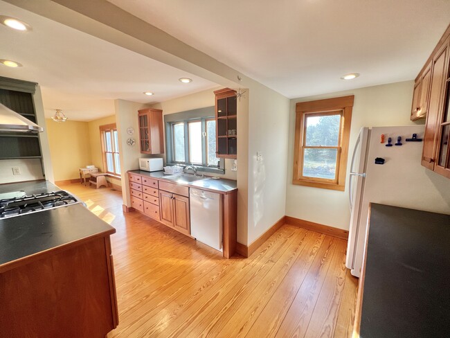 Building Photo - 377 Millvale Rd
