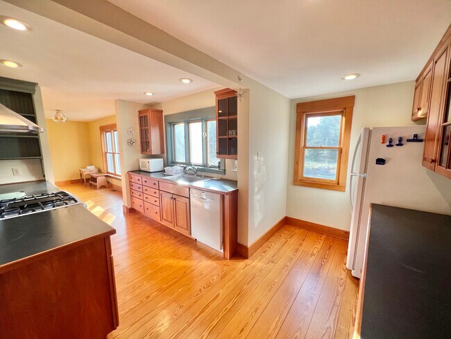 Foto del edificio - 377 Millvale Rd