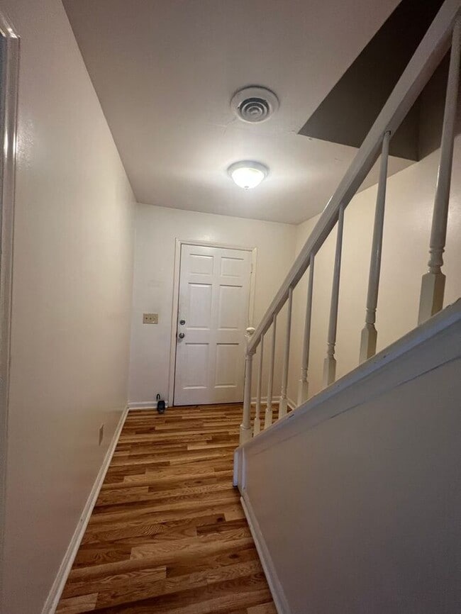 Foto del edificio - 6-7 month lease term!!! Popular town home ...