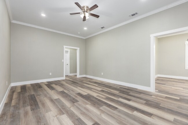 Foto del edificio - 121 W Kerr Ave