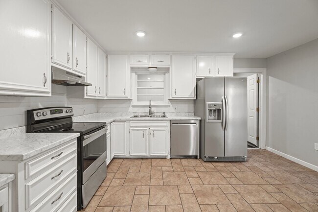 Foto del edificio - Updated 3 Bedroom 1 Bathroom house!