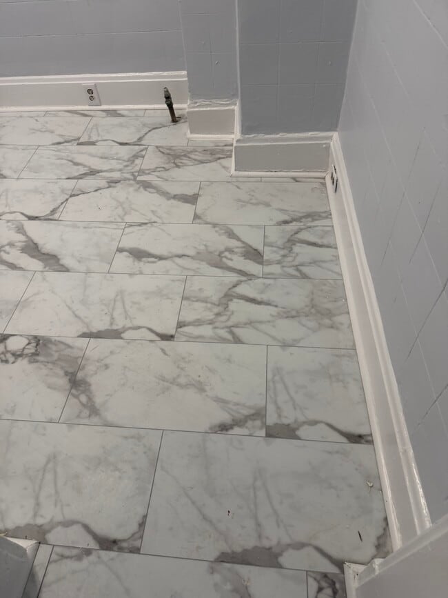 Foto del edificio - 3426 Woodburn Ave