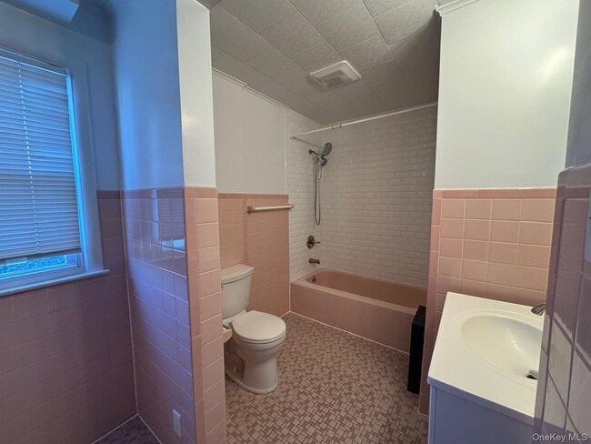 Building Photo - 169 Lockwood Ave