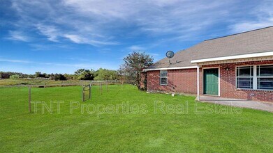 Building Photo - 9836 Risky's Ranch Dr