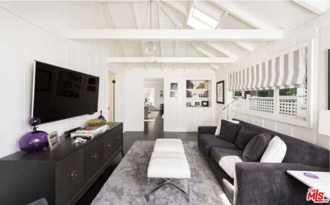 Foto del edificio - 1515 N Doheny Dr