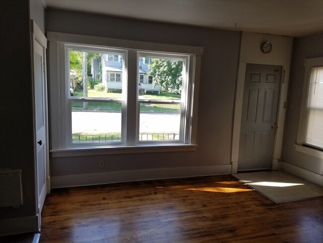 Living Room - 919 W 3rd St