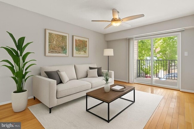Foto del edificio - 3315 Wyndham Cir