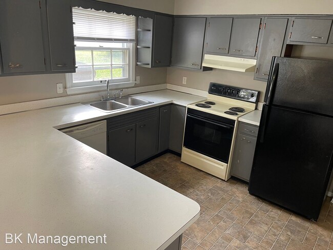 Building Photo - 3 br, 1.5 bath House - 107 E Pine Avenue