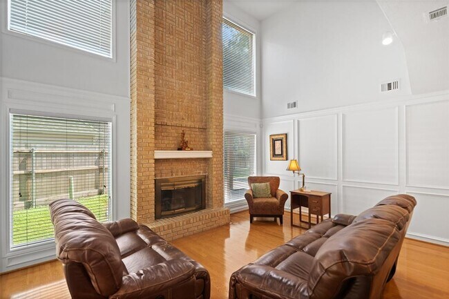 Foto del edificio - 6923 Mossridge Dr