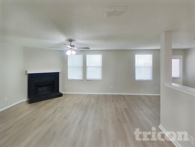 Foto del edificio - 2669 Bandera Pl