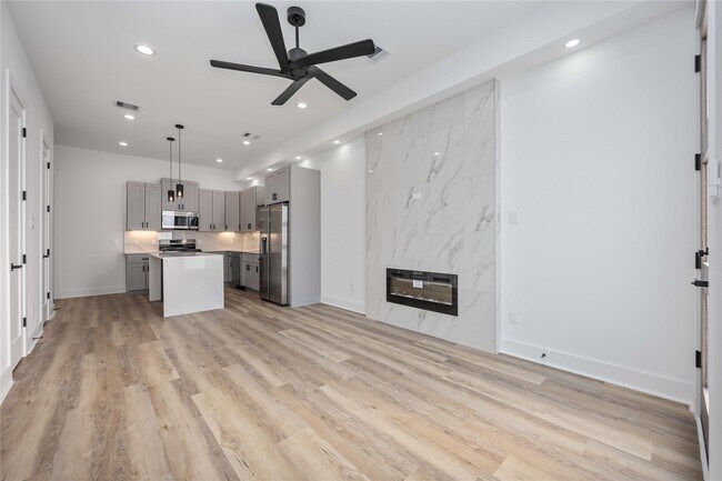 Foto del edificio - 4533 Larkspur St