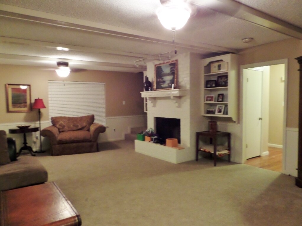 Primary Photo - Large 4 BR/ 2.5 BA in Shenandoah!