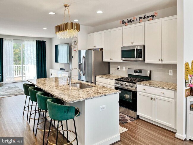 Foto del edificio - 9138 Wyche Knoll Ln