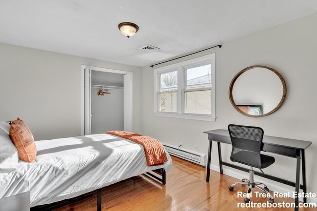 Building Photo - 74 Dunboy St