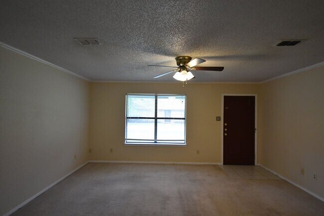 Building Photo - 401 N Neathery Ave